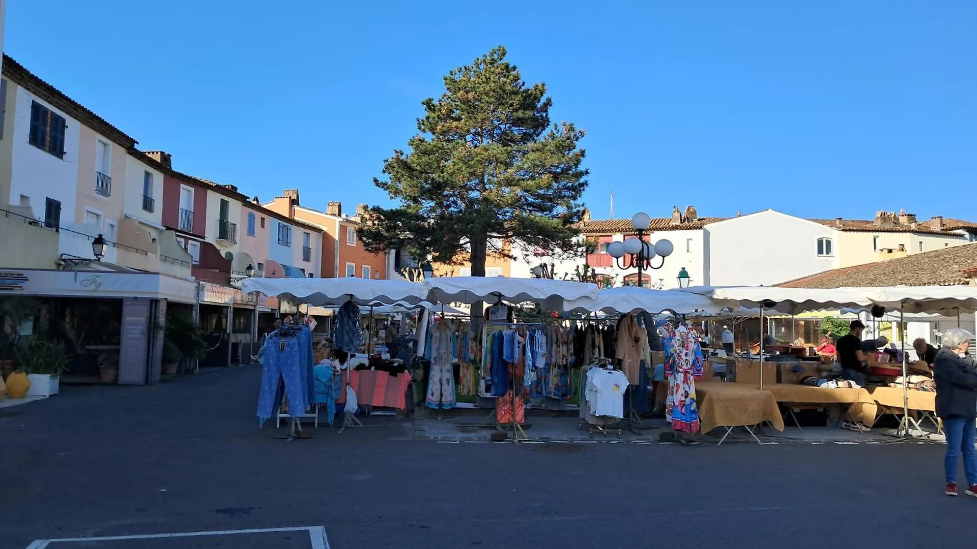 Studio Dans Une Tour Mythique A Port Grimaud France
